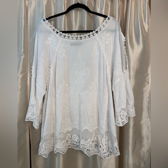 SPIAGGIA Dolce Luxury Embroidered 3/4 Bell Sleeve Wide Neck Crochet Trim Top - Picture 10 of 11
